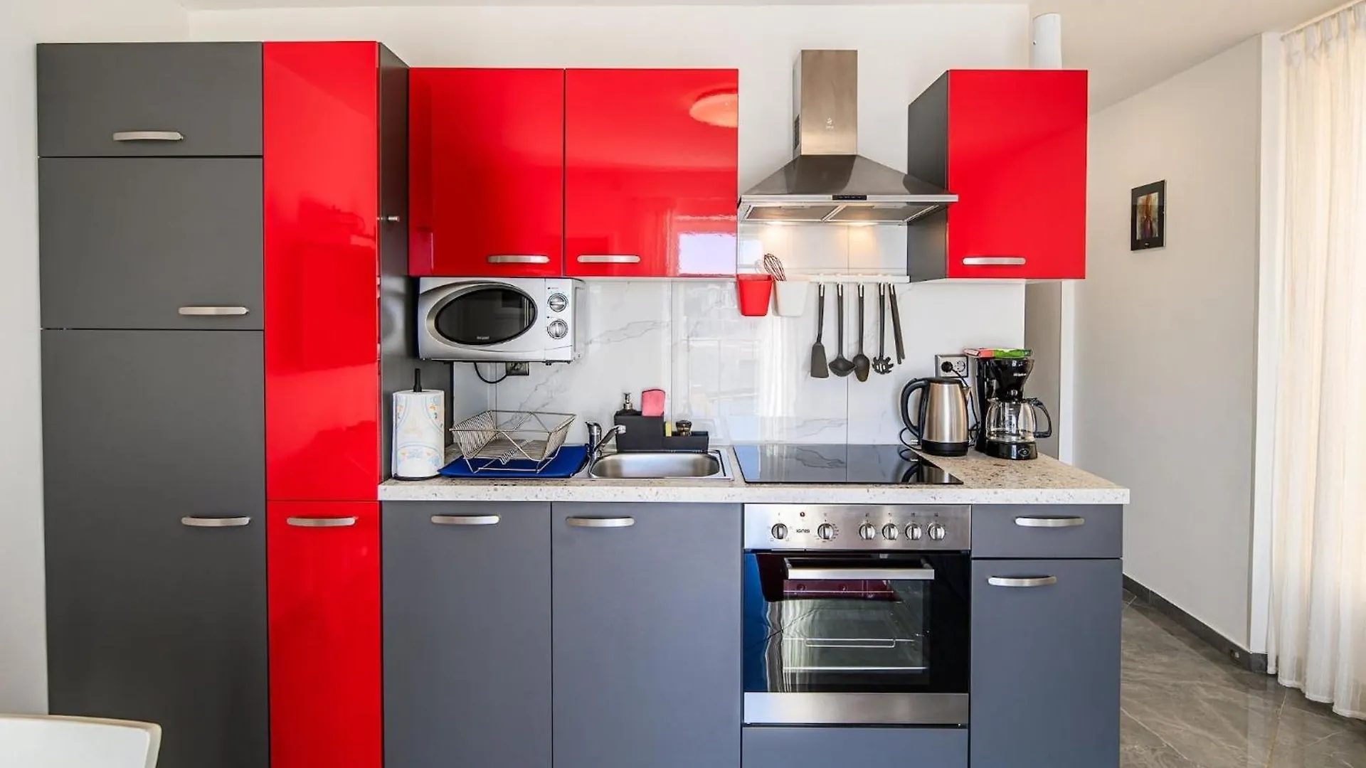Sleek And Stylish Umag Apartments With Sea View - Two Bedroom Apartment With Balcony Croatie